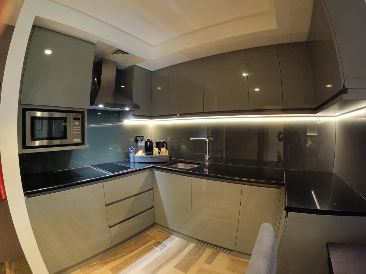 Khalidia Palace Hotel Dubai By Mourouj Gloria Екстериор снимка A modern kitchen