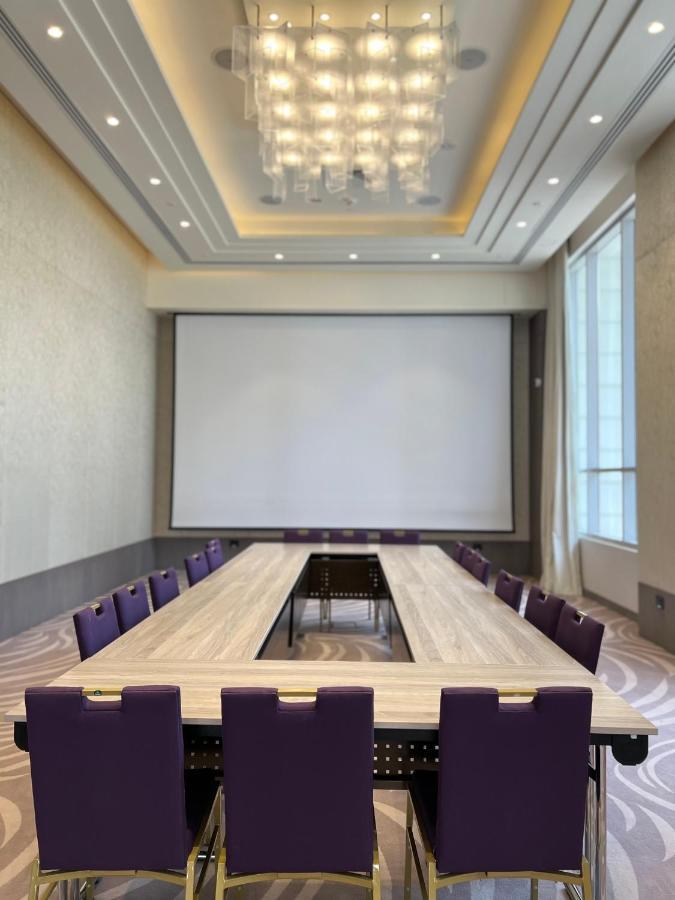 Khalidia Palace Hotel Dubai By Mourouj Gloria Екстериор снимка A projection screen in a meeting room