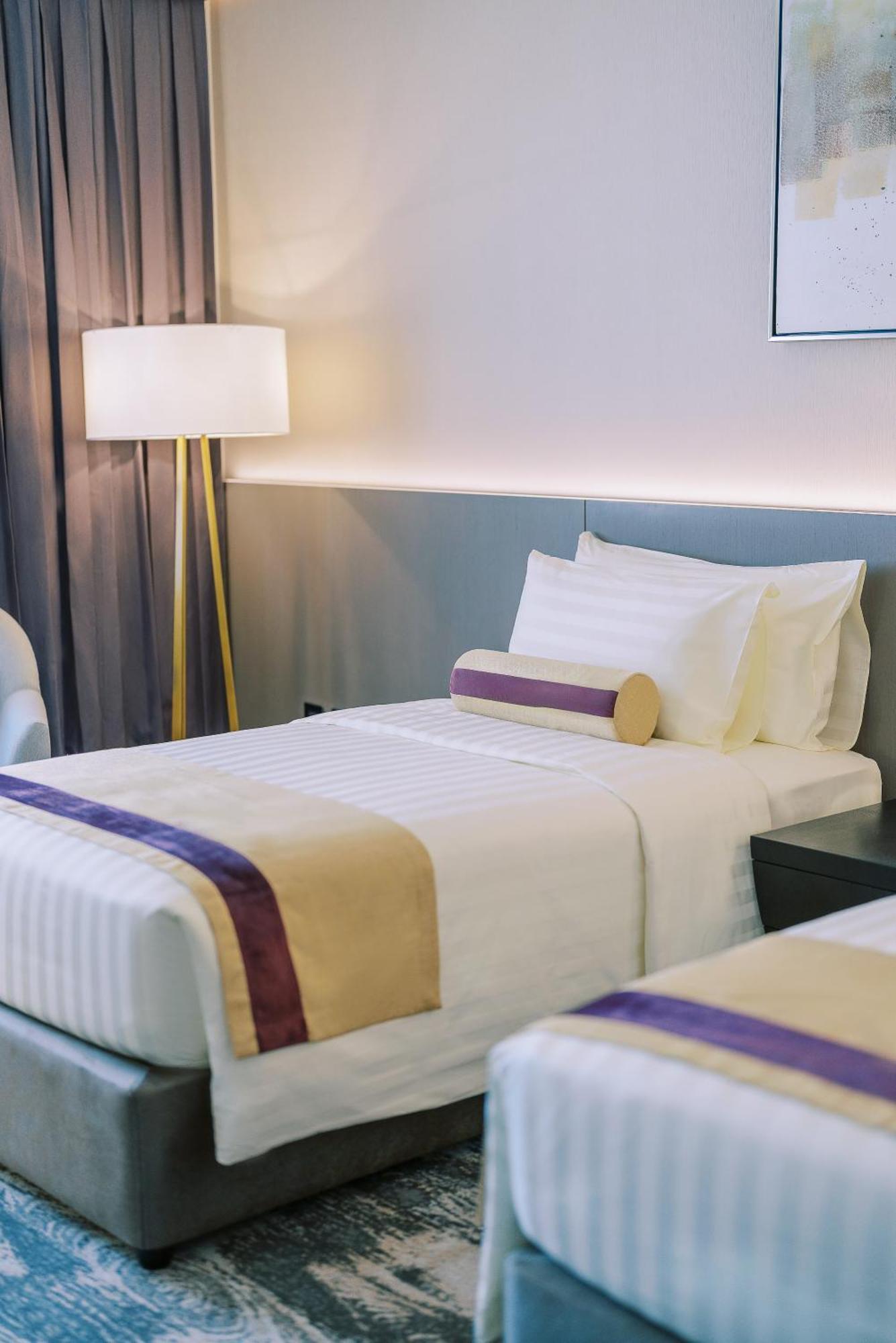 Khalidia Palace Hotel Dubai By Mourouj Gloria Екстериор снимка A bed