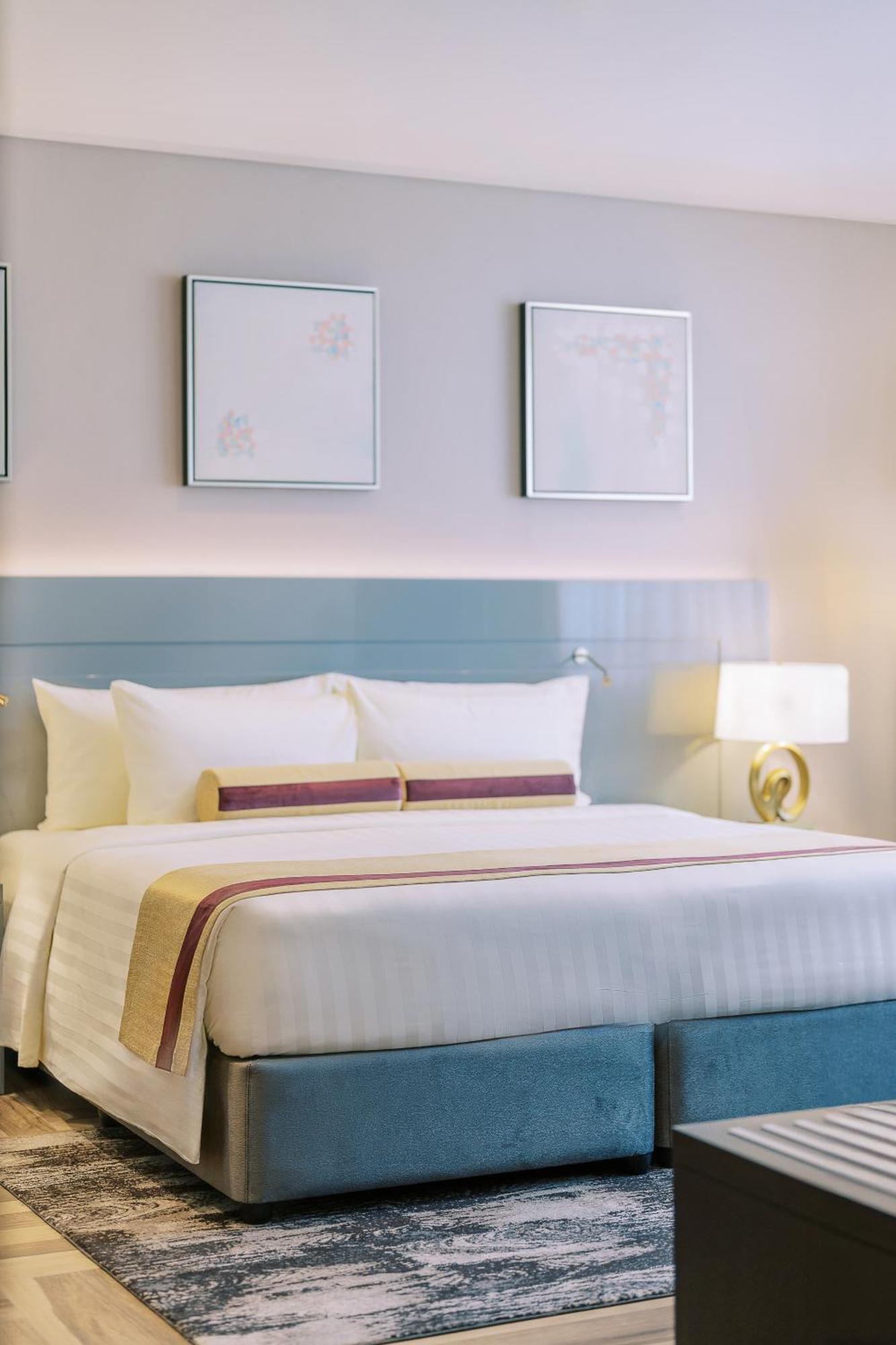 Khalidia Palace Hotel Dubai By Mourouj Gloria Екстериор снимка A bedroom at the hotel