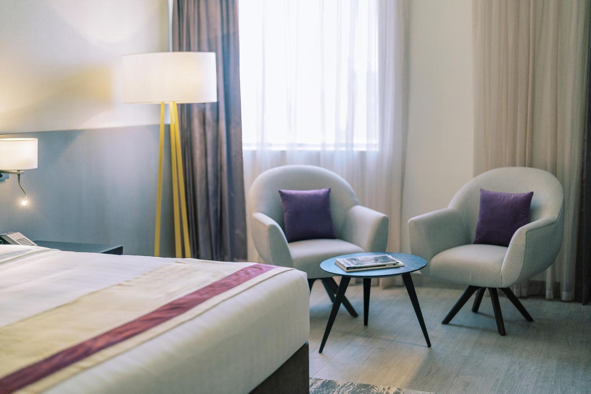 Khalidia Palace Hotel Dubai By Mourouj Gloria Екстериор снимка A room at the hotel