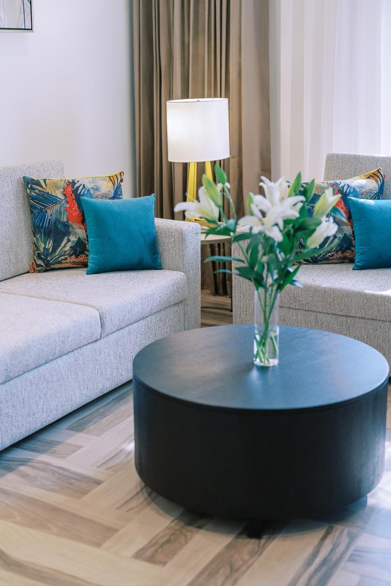 Khalidia Palace Hotel Dubai By Mourouj Gloria Екстериор снимка A coffee table