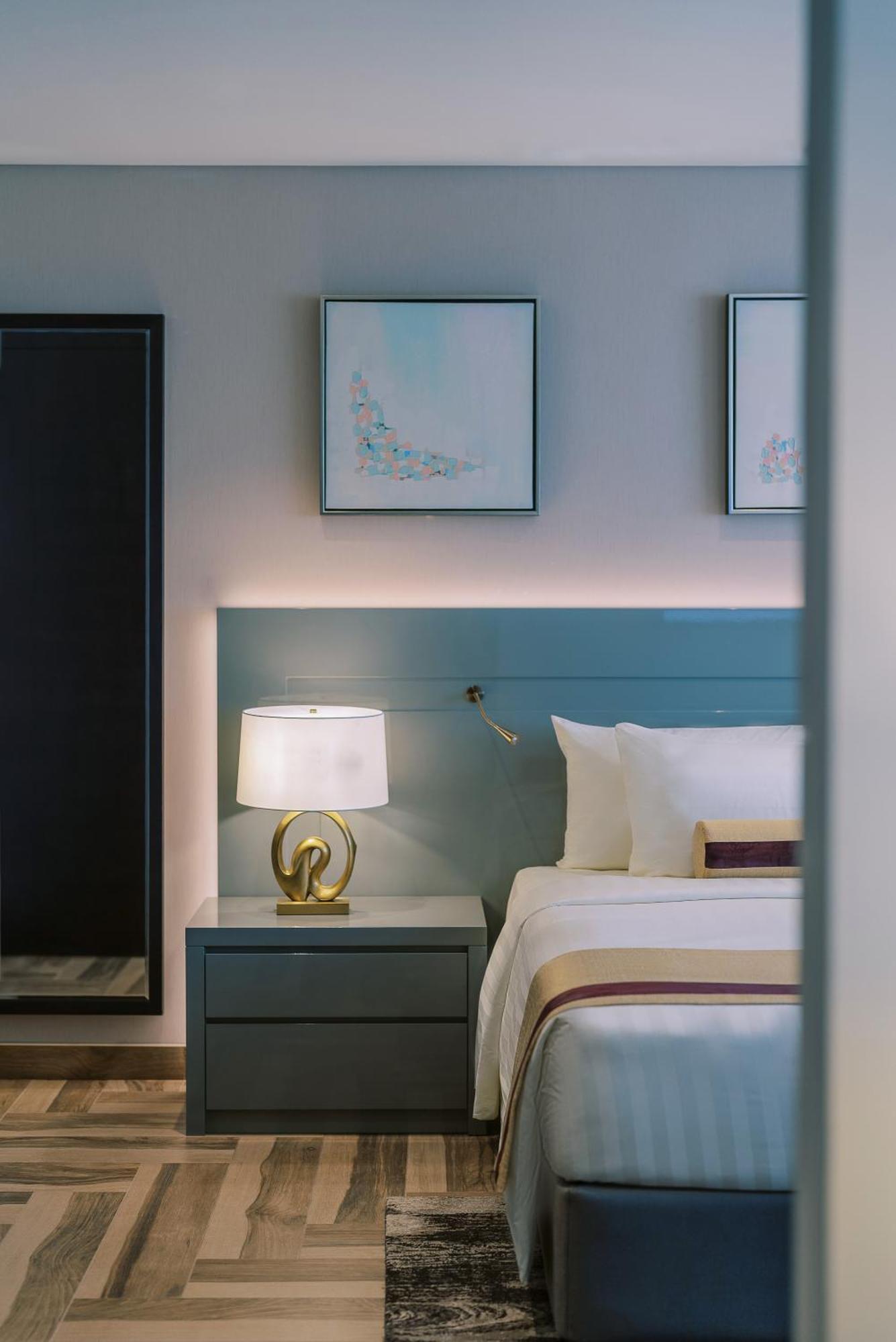 Khalidia Palace Hotel Dubai By Mourouj Gloria Екстериор снимка A bedroom at the hotel