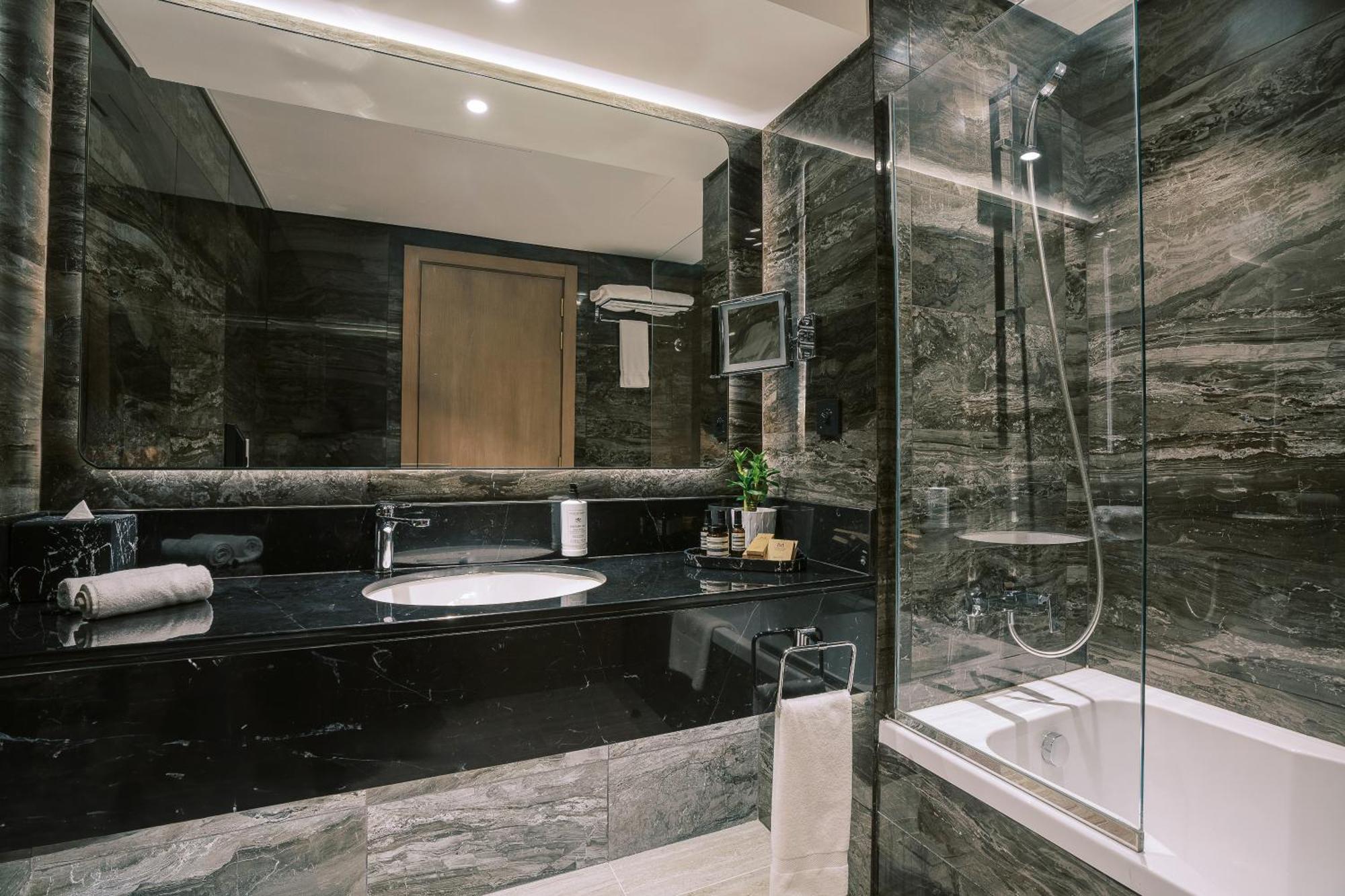 Khalidia Palace Hotel Dubai By Mourouj Gloria Екстериор снимка Bathroom