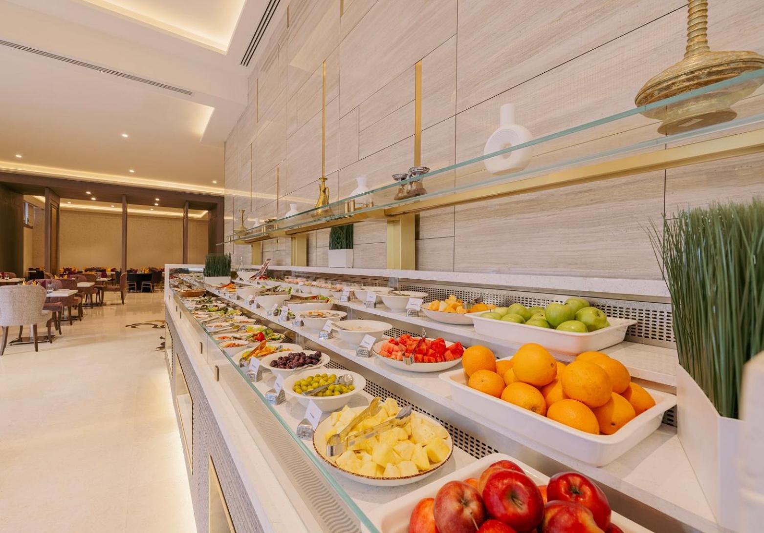 Khalidia Palace Hotel Dubai By Mourouj Gloria Екстериор снимка A buffet at a hotel