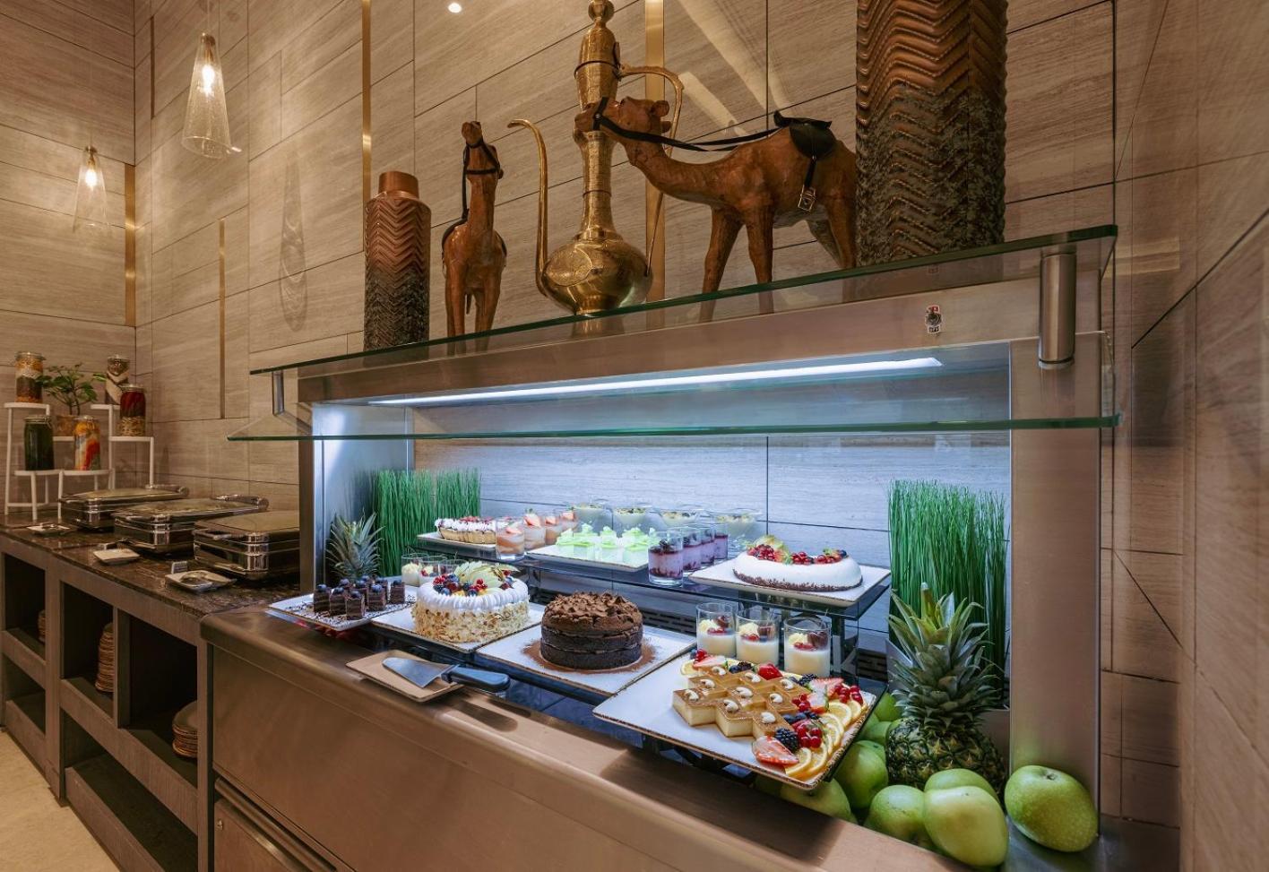 Khalidia Palace Hotel Dubai By Mourouj Gloria Екстериор снимка A dessert buffet